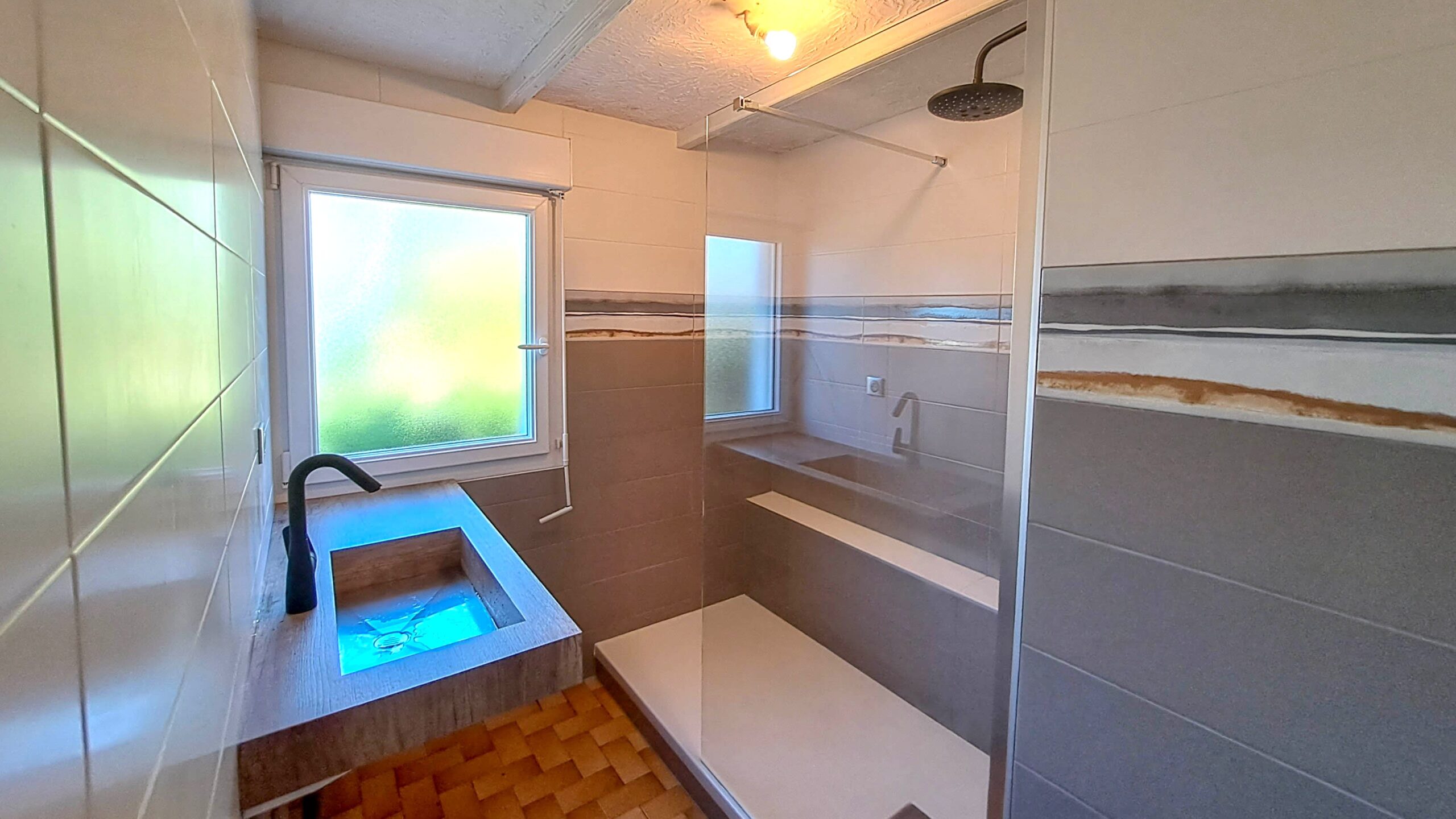 Travaux à Moëlan, rénovation d'une salle d'eau, après