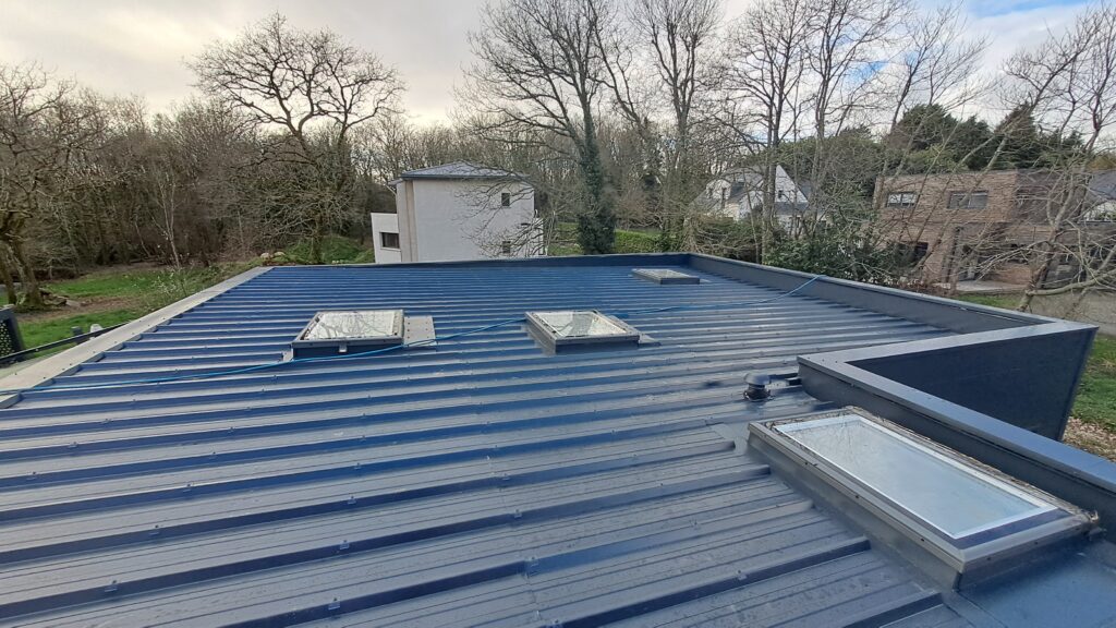 Travaux à Moëlan, reprise complète (150m2) de l'étanchéité de la toiture d'une maison récente