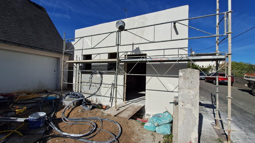Travaux à Quimperlé, création d'une extension, en cours