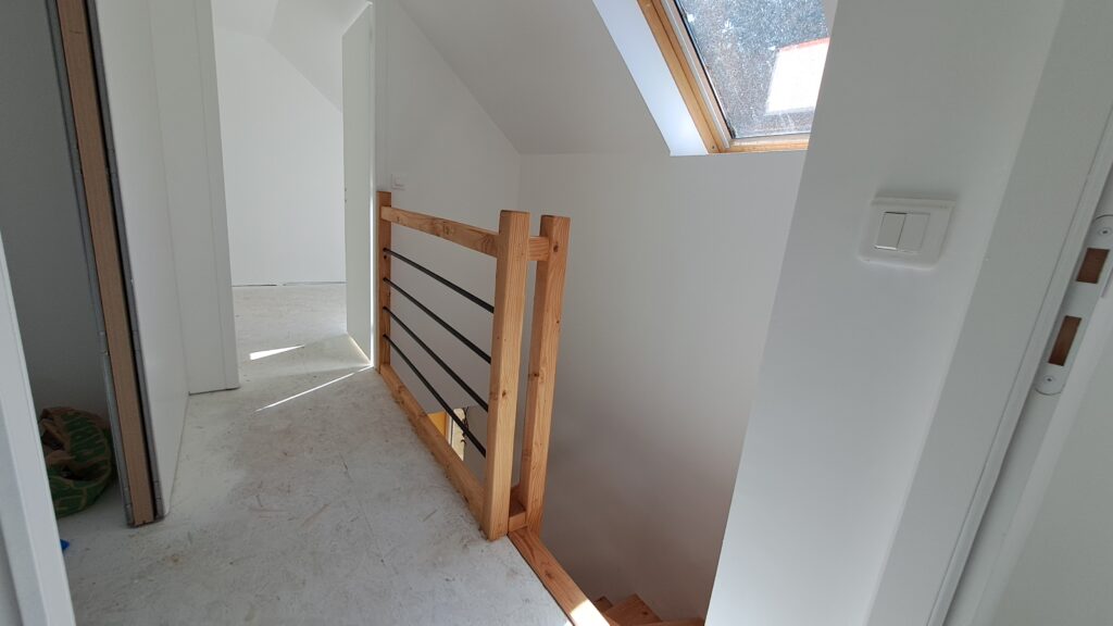 Travaux à Bannalec, réagencement complet d'un étage : menuiserie, plancher, isolation, placo, électricité, plomberie